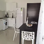 White דירה קיירניה